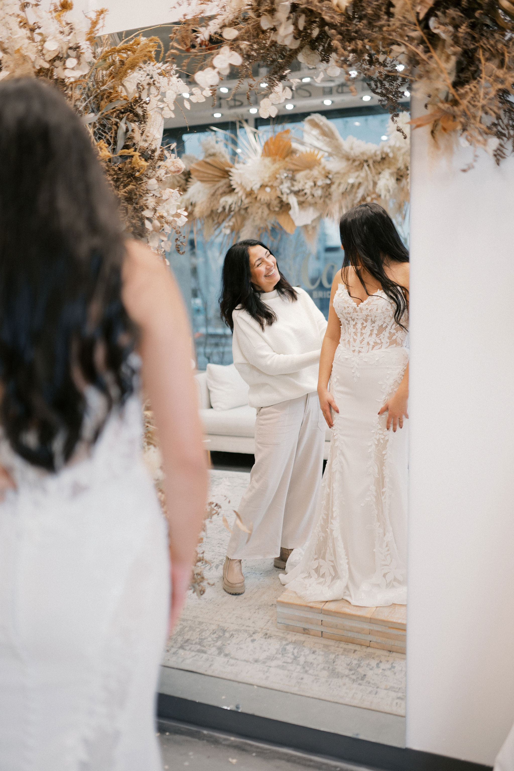 bridesmaid dresses kelowna Candè Bridal Boutique Den golvlånga siluetten gör